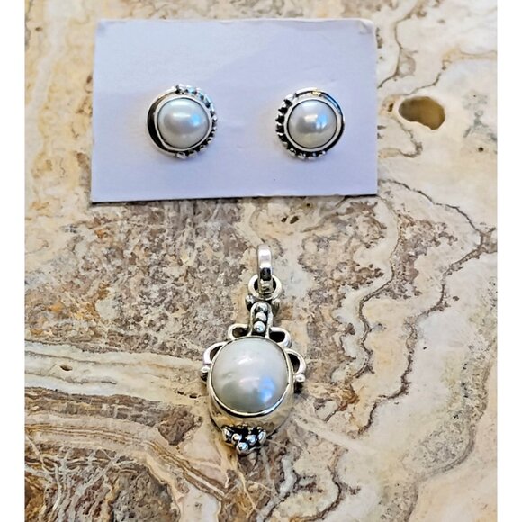 Sterling Silver Freshwater Pearl Stud Earrings & Pendant Set Boho Dainty - Picture 1 of 8